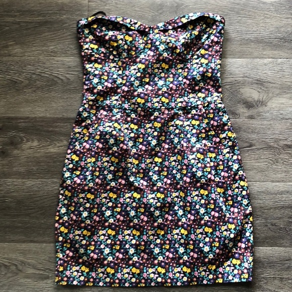 Talula Dresses & Skirts - New Talula strapless dress